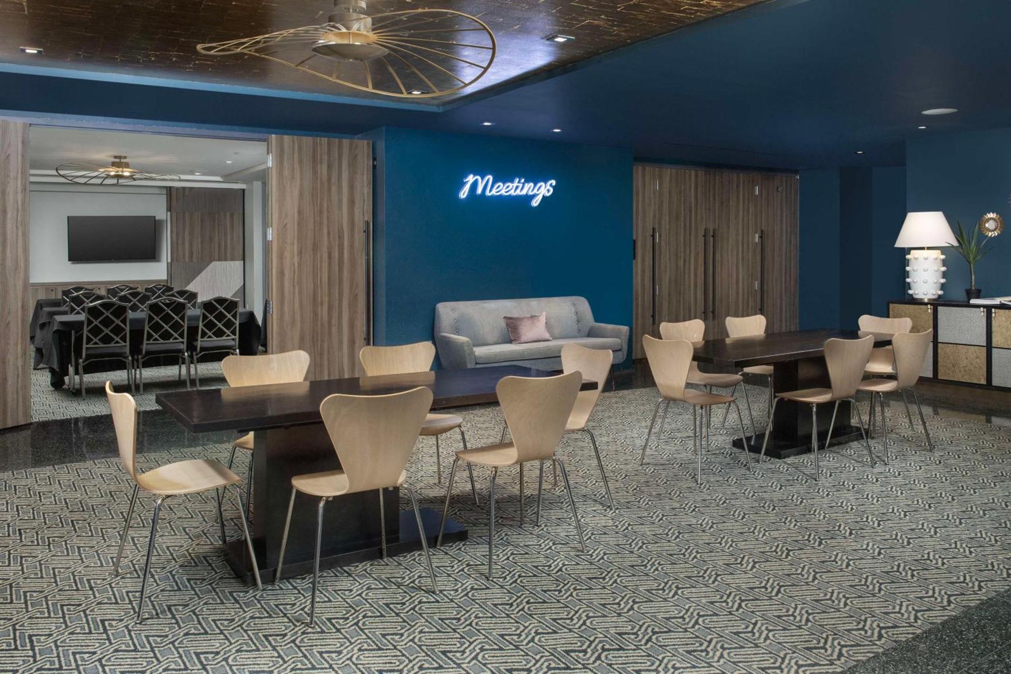 Troubadour Hotel Ню Орлиънс Екстериор снимка